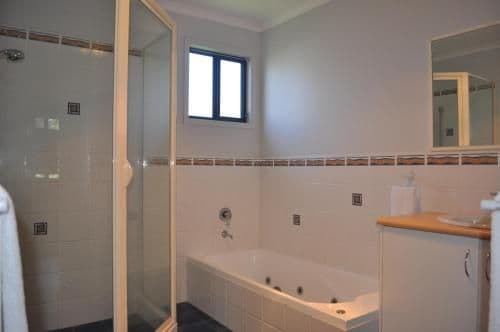 Four-Bedroom Deluxe Waterfront Family Villa with Spa Bath - 9