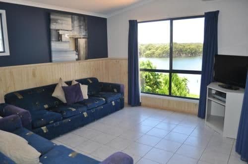 Four-Bedroom Deluxe Waterfront Family Villa with Spa Bath - 9