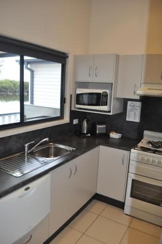 Large Two-Bedroom Deluxe Waterfront Villa with Spa Bath - 10