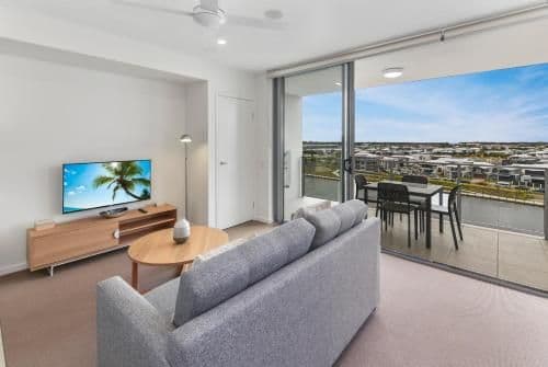 One-Bedroom Apartment with Lake View