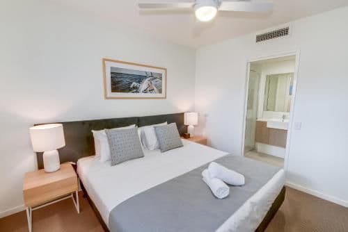One-Bedroom Apartment with Lake View