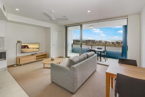 One-Bedroom Apartment with Lake View