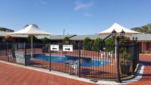 Gateway Motor Inn2