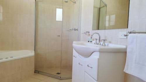 Queen Room with Spa Bath