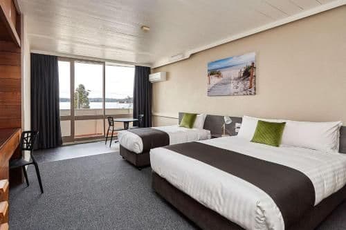 Family Room with Sea View - Non-Smoking