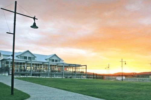 York Cove Holiday Hotel0