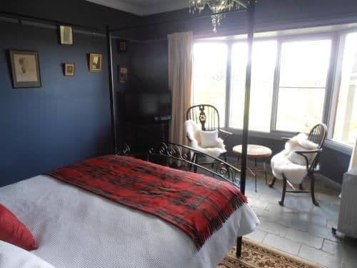 Queen Room with Private Bathroom