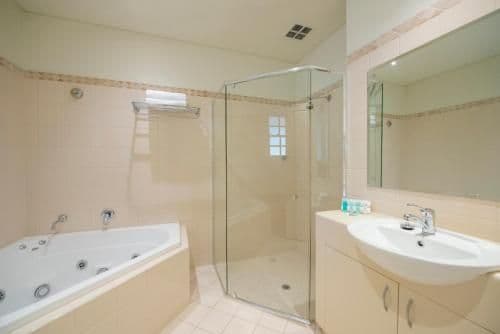 King Room with Spa Bath