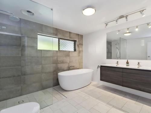 Kingscliff Ocean Vista With Jacuzzi Spa4