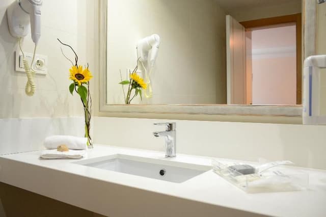 SUITE ONE BEDROOM