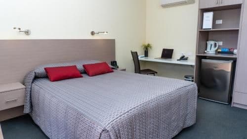 Business Queen Room