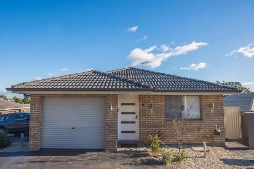 PEACEFUL 2Kingbed RootyHill Townhouse near Station2