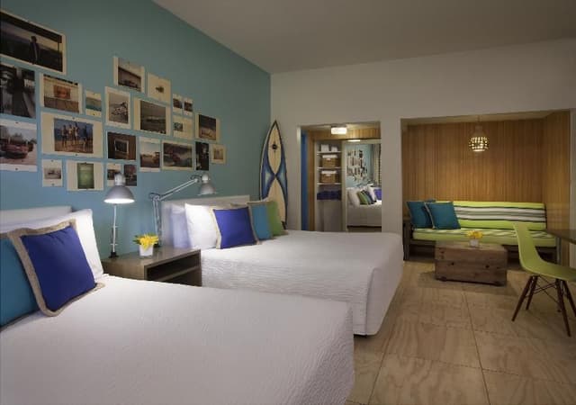 DOUBLE TWO QUEEN BEDS