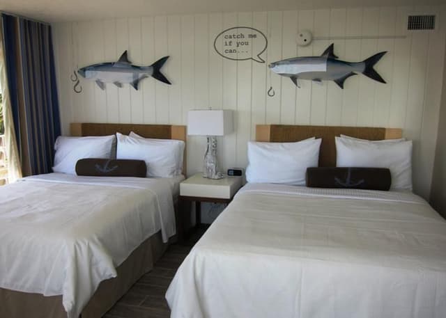 DOUBLE TWO QUEEN BEDS