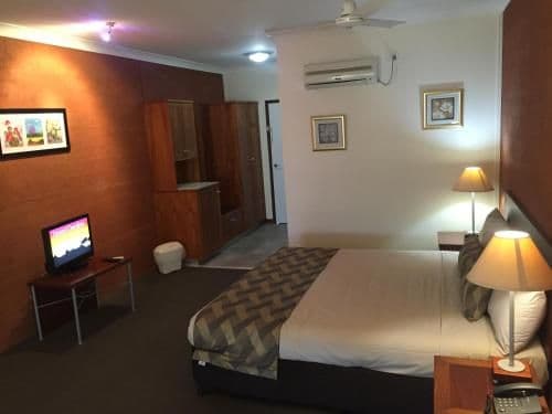 Deluxe King Suite
