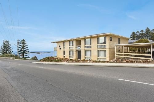 The Dolphins Beachfront Apartments3