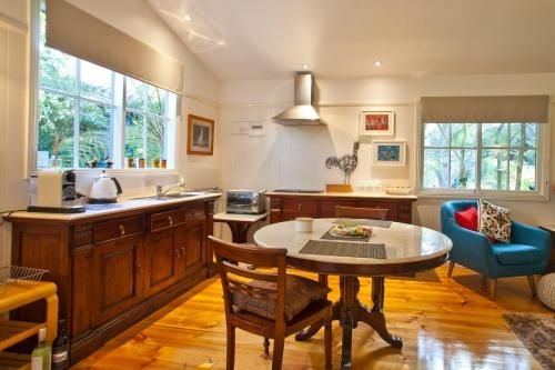 Curtis Falls Cottage4