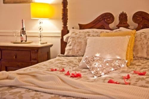 One-Bedroom Cottage with Spa Bath