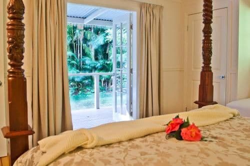 One-Bedroom Cottage with Spa Bath
