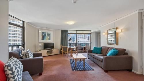 Apartment on Top of the Park0