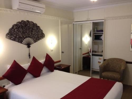 Queen Room with Spa Bath