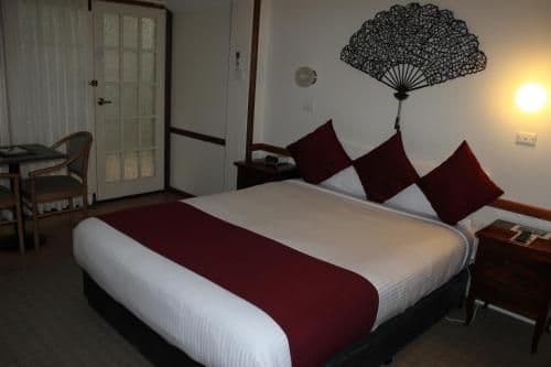 Queen Room with Spa Bath