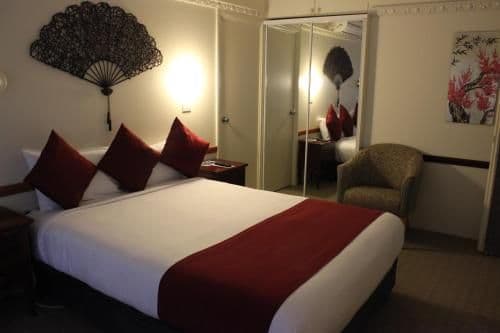 Queen Room with Spa Bath