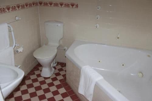 Queen Room with Spa Bath