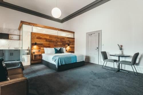 Premium Suite with Terrace Access - Hunter
