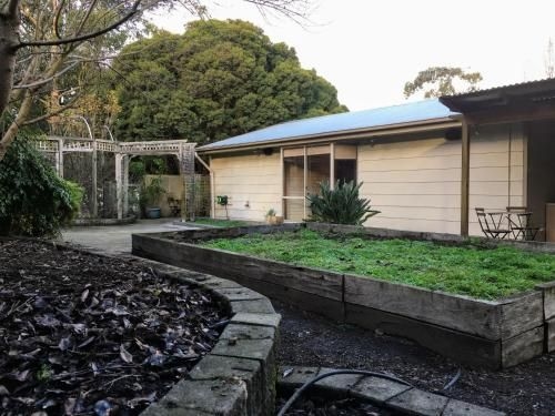 Romantic Getaway with Spa and Wifi - Pet Friendly0