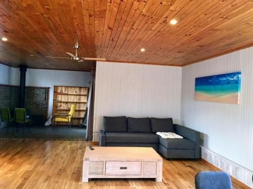 Romantic Getaway with Spa and Wifi - Pet Friendly2