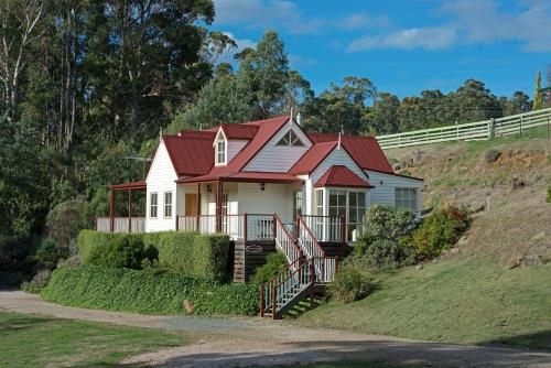 Crabtree Riverfront Cottages1