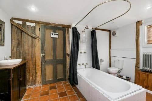Gardeners Cottage - Three-Bedroom Family Villa