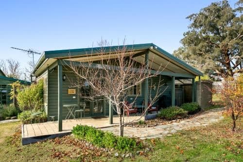 Orchard Cottage - Two-Bedroom Villa with Spa Bath