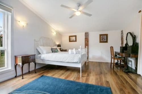 Orchard Cottage - Two-Bedroom Villa with Spa Bath