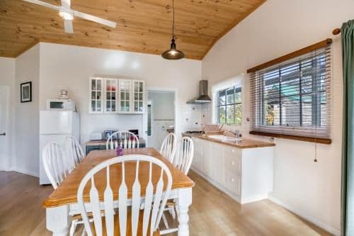 Orchard Cottage - Two-Bedroom Villa with Spa Bath