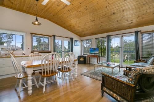 Orchard Cottage - Two-Bedroom Villa with Spa Bath