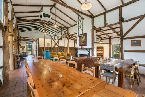 The Barn - Four-Bedroom Family Villa