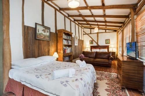 The Barn - Four-Bedroom Family Villa