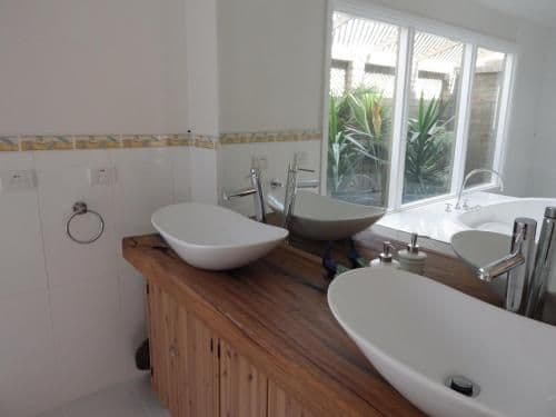 Orchard Cottage - Two-Bedroom Villa with Spa Bath