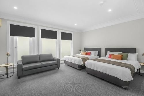 Horse and Jockey Hotel0