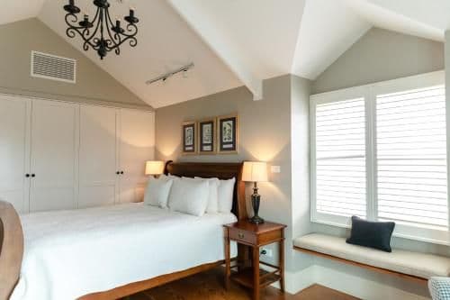 Deluxe Queen Room with Juliette Balcony and Valley View