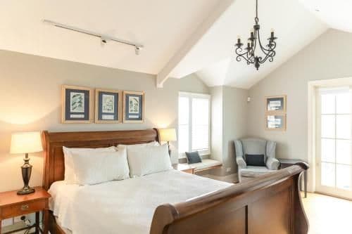 Deluxe Queen Room with Juliette Balcony and Valley View