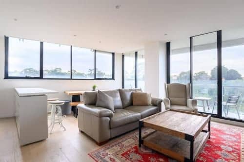 Sanctuary Resort-Style on the Banks of the Yarra Sanctuary Resort-Style on the Banks of the Yarra