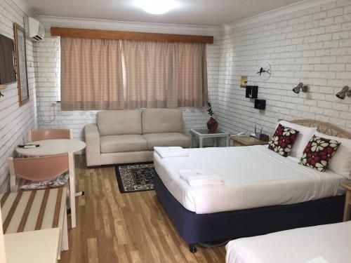 ฮอลแลนด์ พาร์ค โฮเต็ล (Holland Park Motel)3