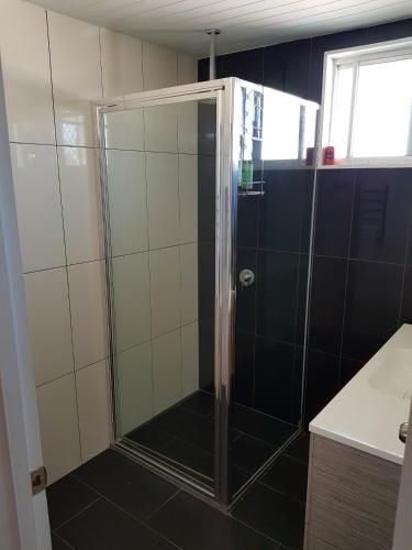 3 Bedroom home near the airport (3 Bedroom Renovated Home)2