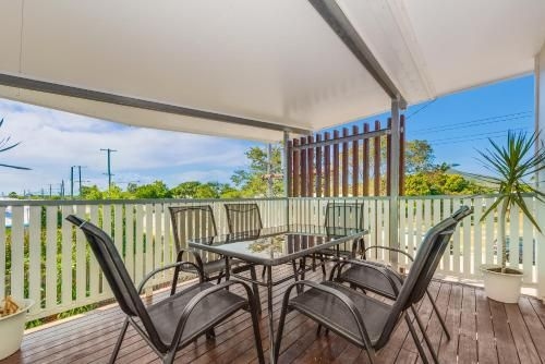 3 Bedroom home near the airport (3 Bedroom Renovated Home)3
