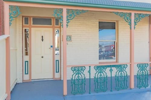 4 Bedroom House - Hobart CBD - Free Parking3