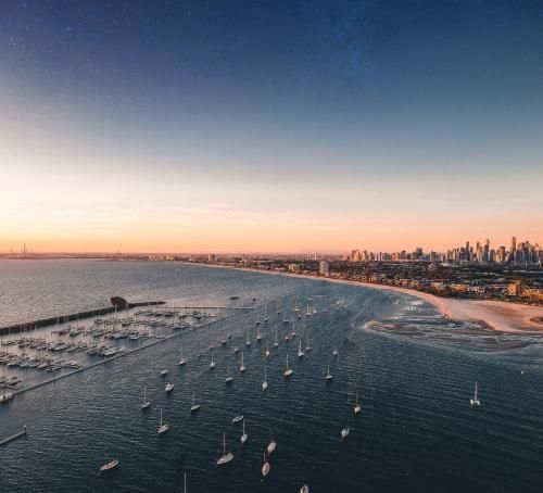 Enjoy bayside life at stylish studio close to city2