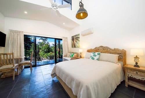 Studio with Garden, Mountain and Sea Views - 2